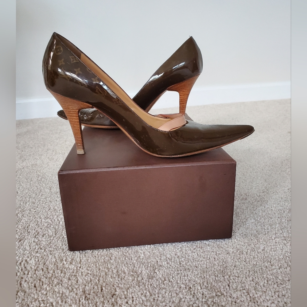Louis Vuitton Brown Patent Leather Mary Jane Pumps (Size 8)